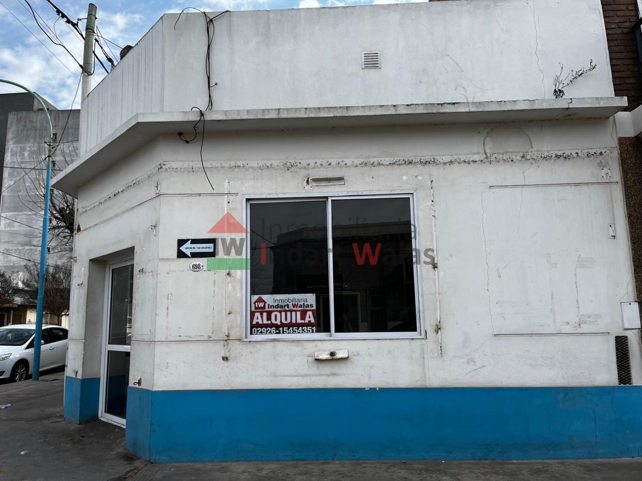 LOCAL COMERCIAL EN ESQUINA