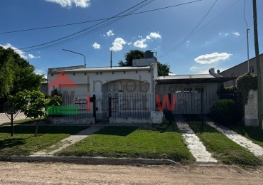 OPORTUNIDAD! CASA EN VENTA EN ESQUINA 